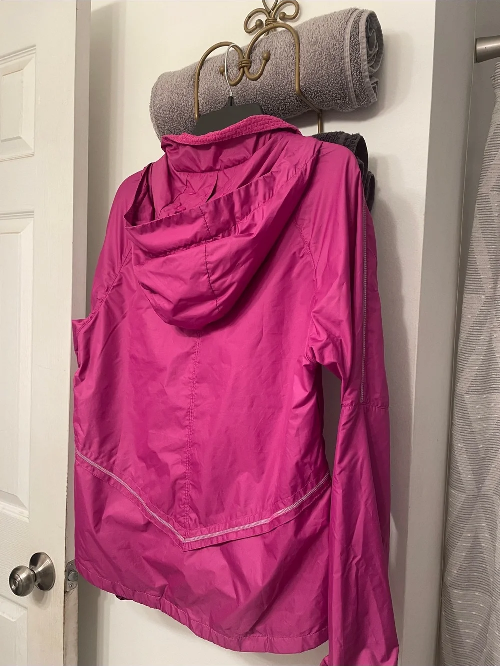 Nike Women's Fuchsia Reflective Running Jacket Size M
